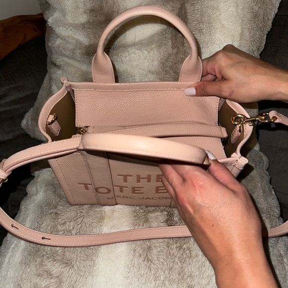 Marc Jacobs The Leather Small Tote Bag - Rose - Picture 3 of 10